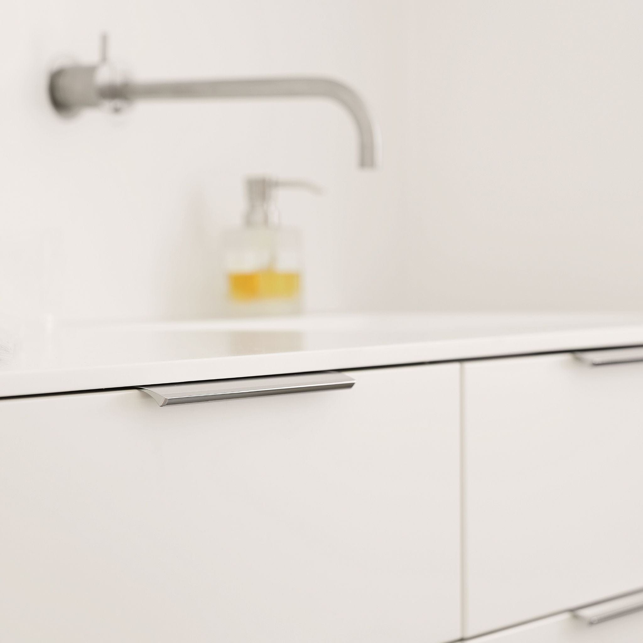 Edge Straight | Greb i Blank Krom Furnipart FINICC