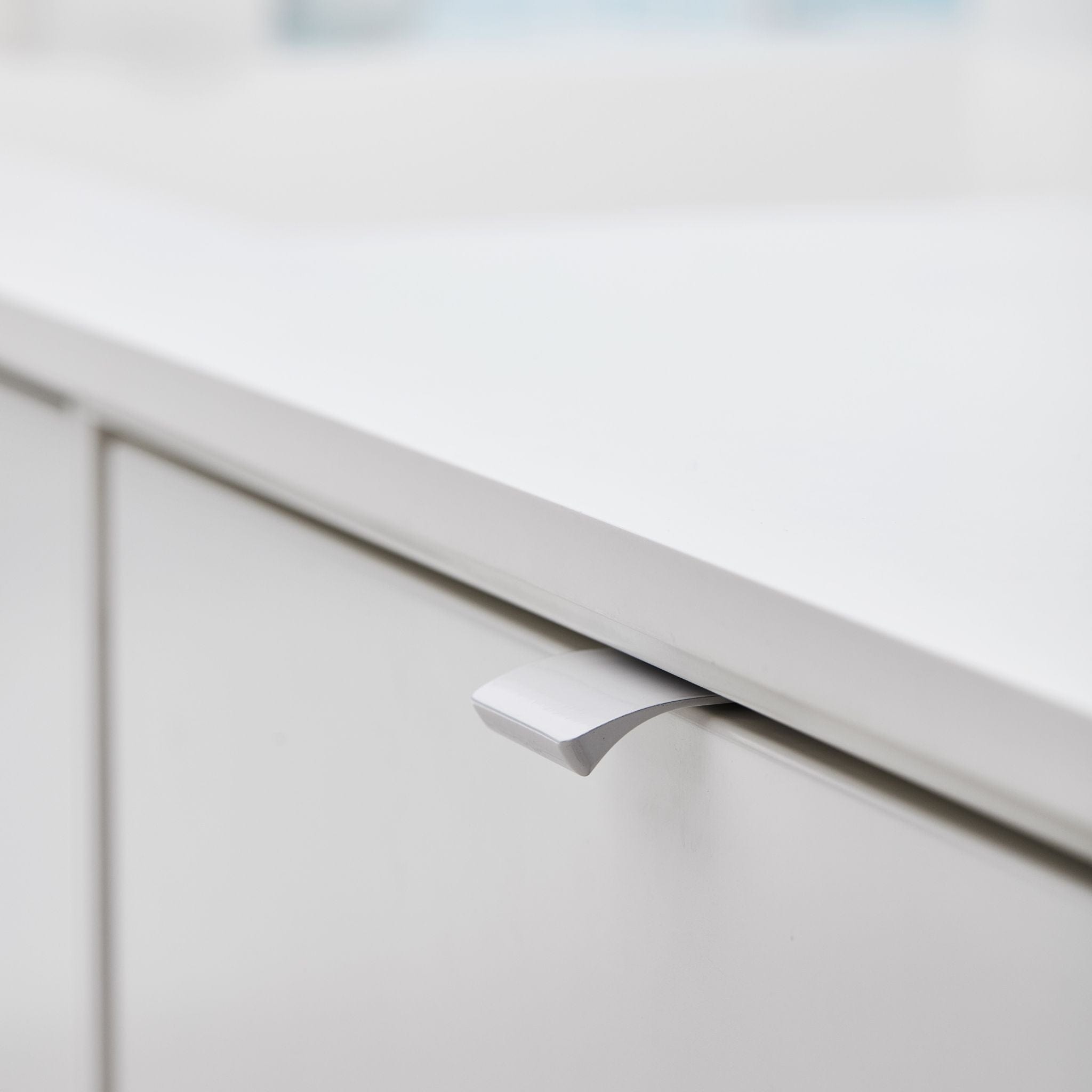 Edge Straight | Greb i Hvid Furnipart FINICC