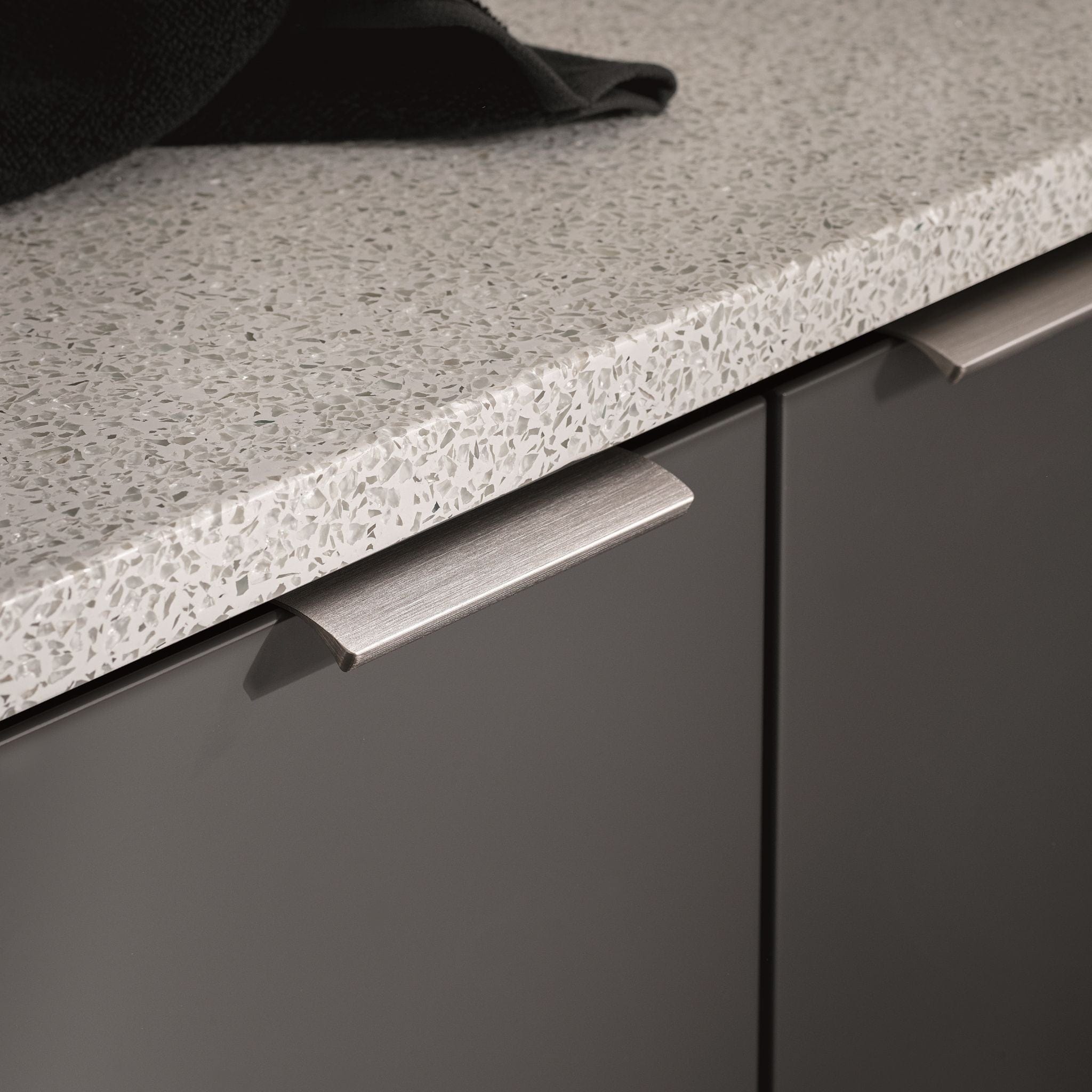 Edge Straight | Greb i Rustfrit Stål Finish Furnipart FINICC