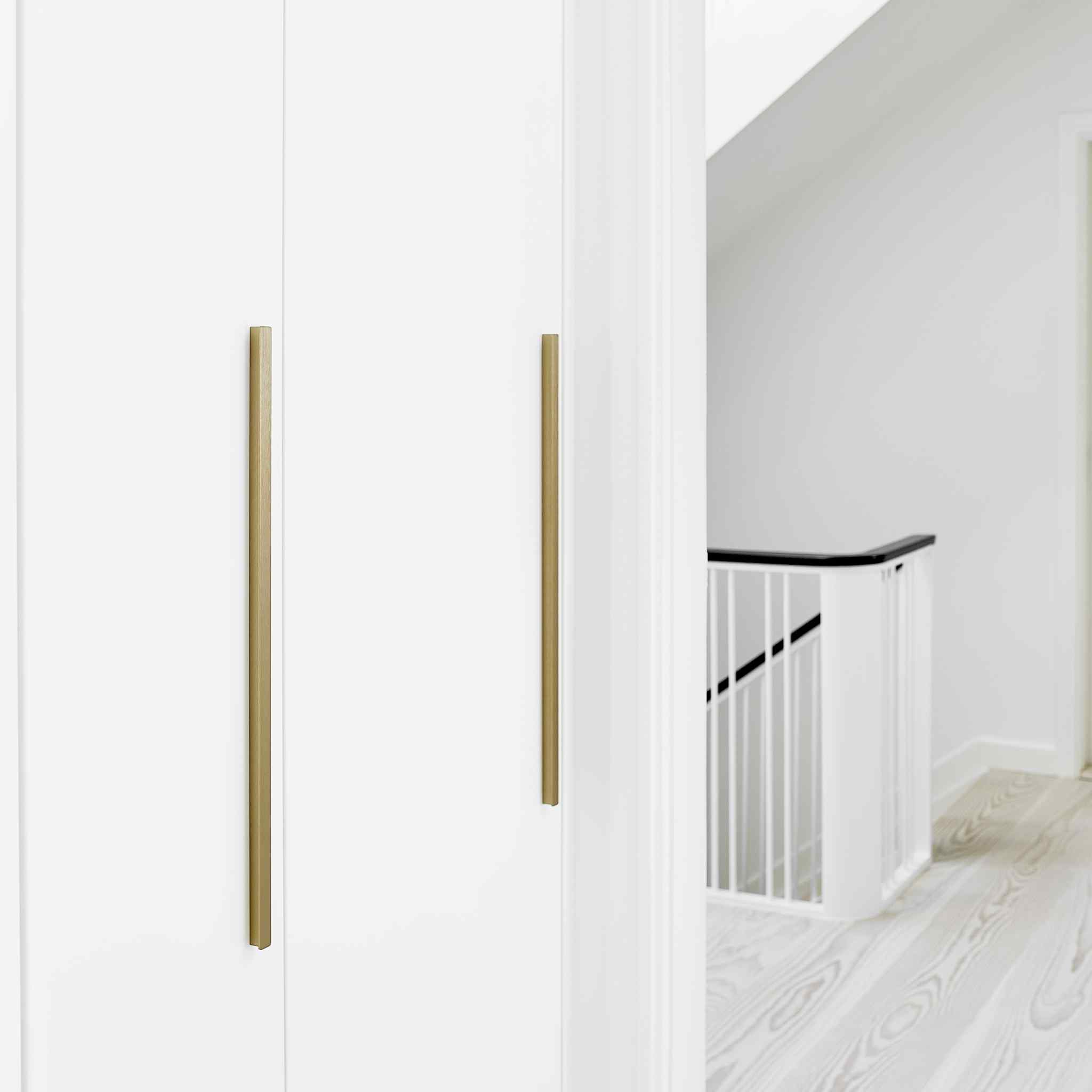 Elan | Greb i Børstet Messing Furnipart FINICC