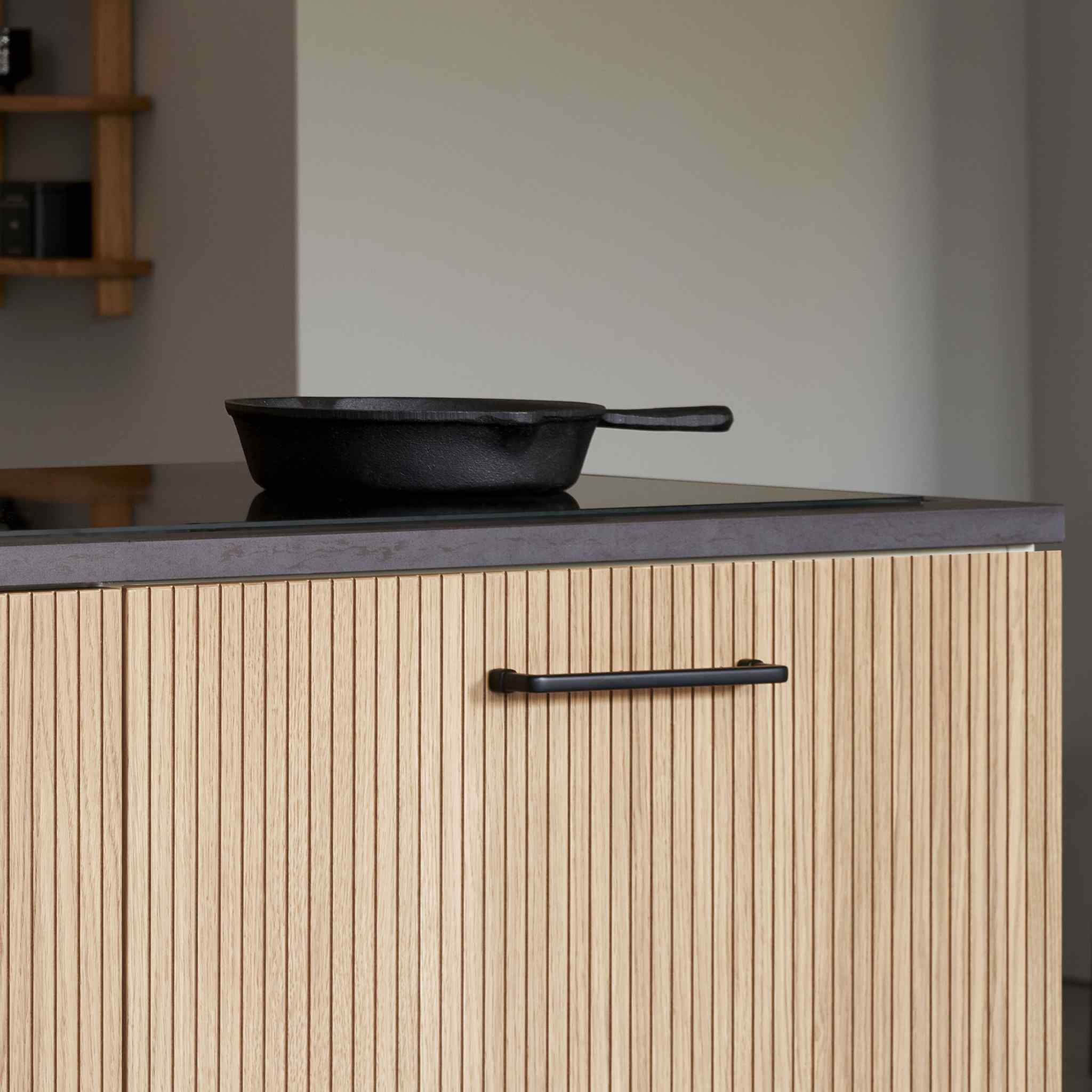 Equester | Greb i Mat Sort Furnipart FINICC