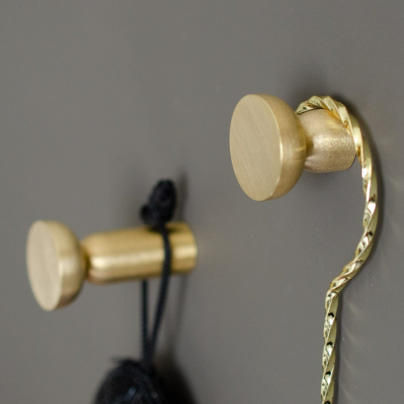 Kokeshi 3032  | Knop/Knage i Børstet Messing uden Lak Ø 30 mm x D 32 mm BB Sweden BB-KN52MB FINICC