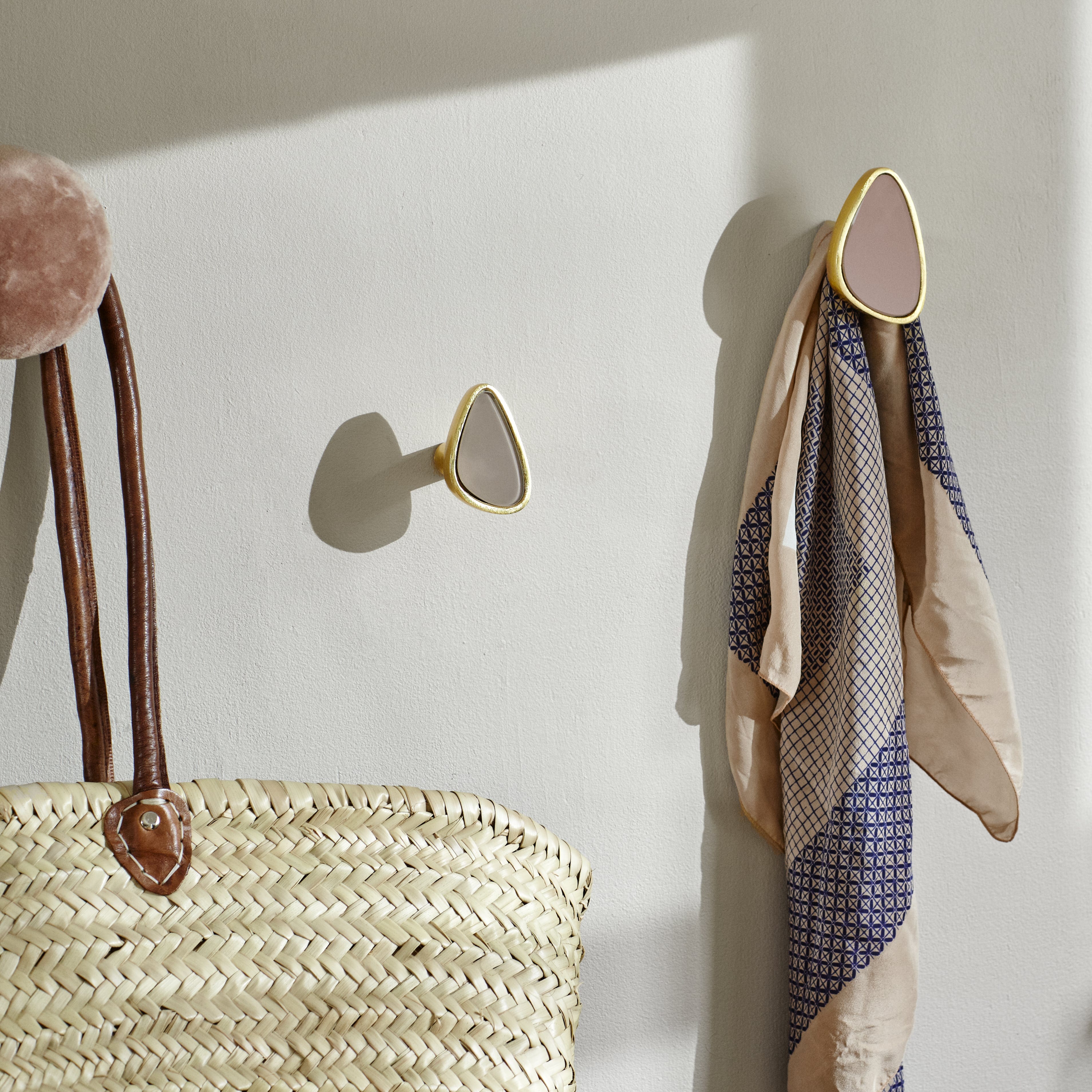 Louis | Knage i Guld Finish / Rouge L (L 55 mm x B 50 mm x D 80 mm) Cozy Living FINICC