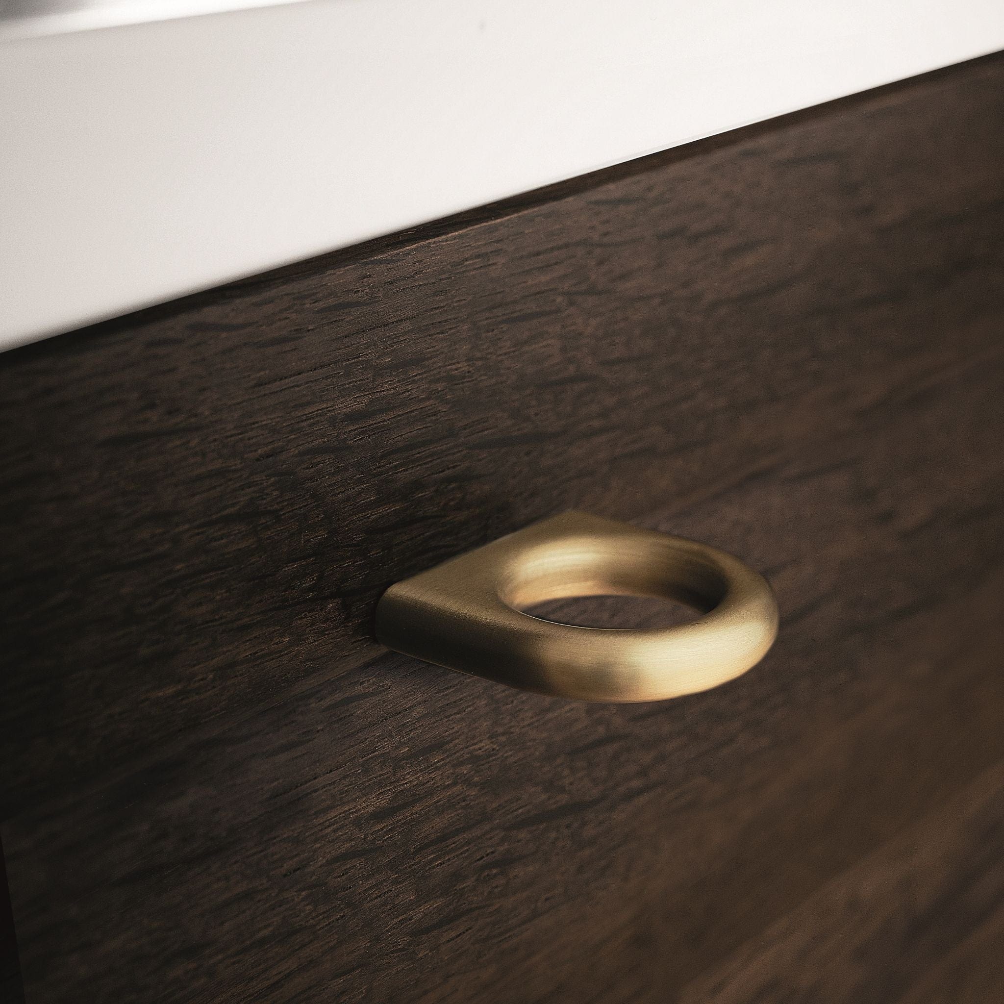 Luck | Greb i Børstet Guld Furnipart FINICC