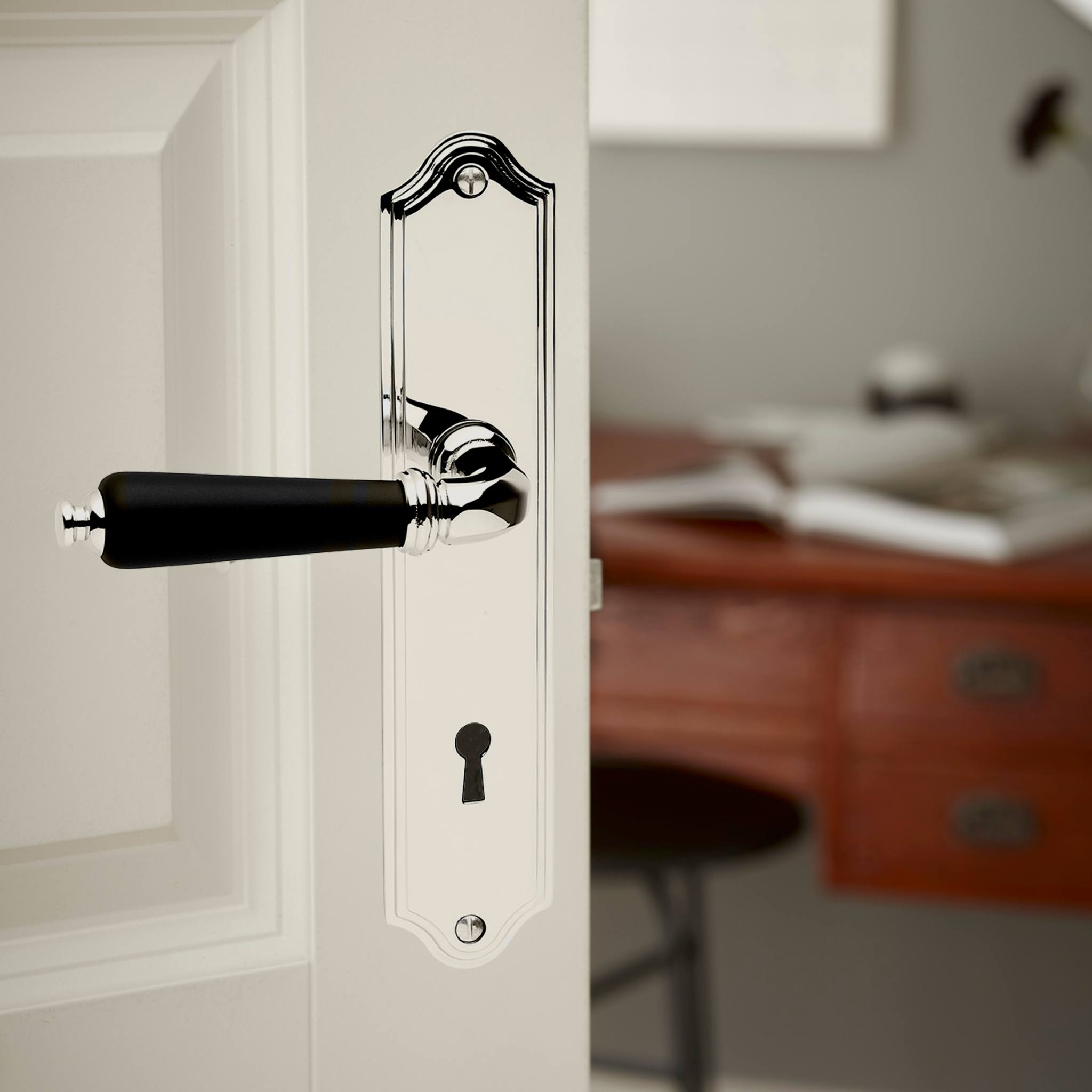 Madrid | Dørhåndtag i Blank Krom inkl nøgleskilte L 120 mm (C/C 30 mm) Habo HB-17720 FINICC