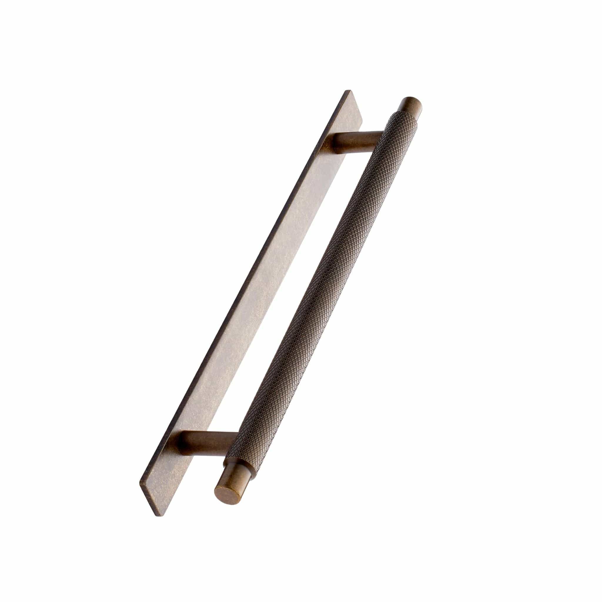 Manor Back | Greb i Antik Messing med bagplade L 254 mm (C/C: 192 mm) Furnipart FP-549020192-39 FINICC