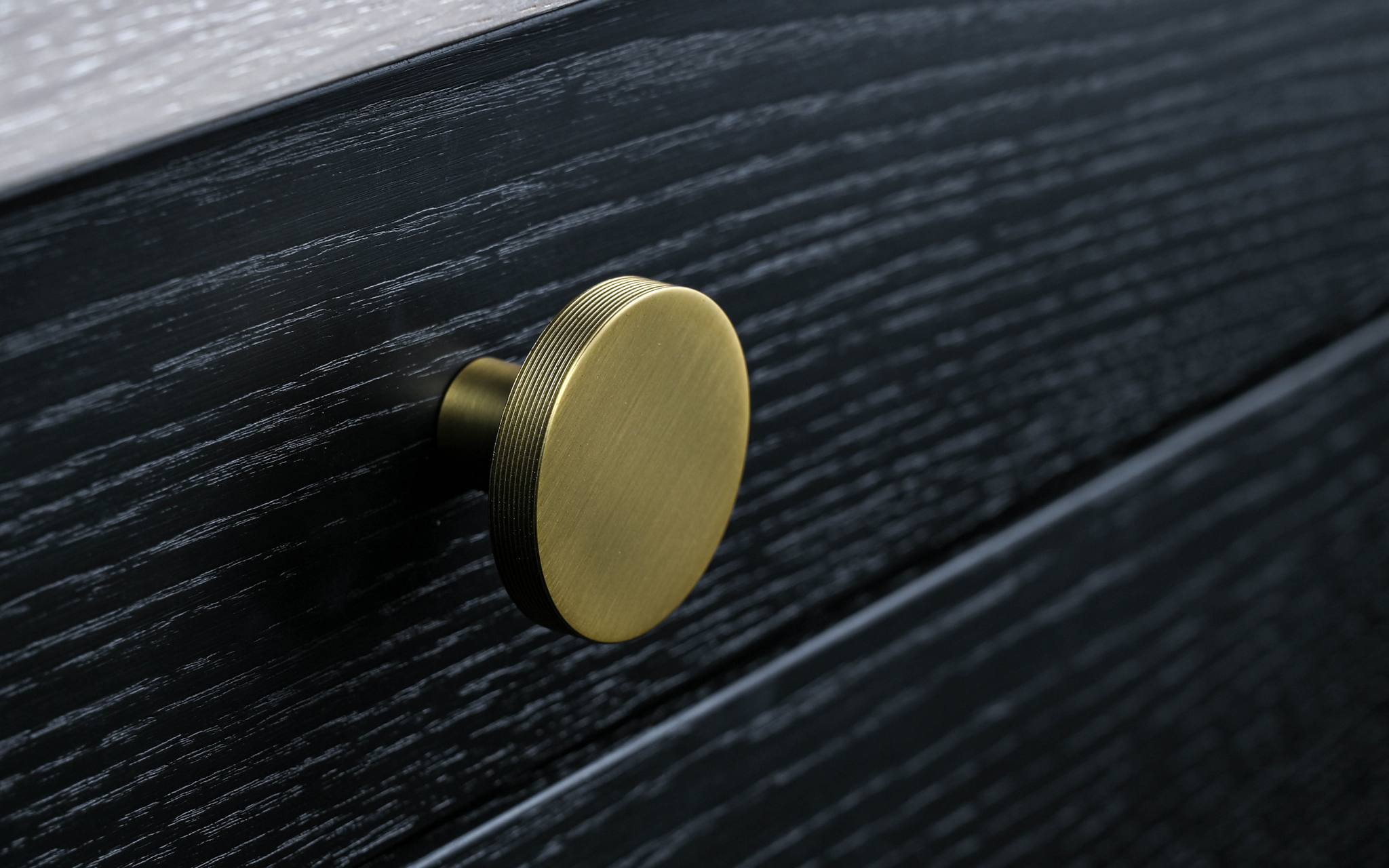 Monza Stripe | Knop i Mat Messing Ø 42 mm x D 25 mm Theofils FINICC
