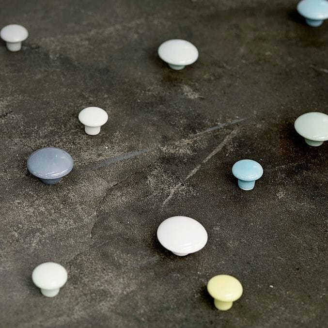 Plain Blue | Møbelknop eller Knage i Porcelæn / Blå Anne Black FINICC