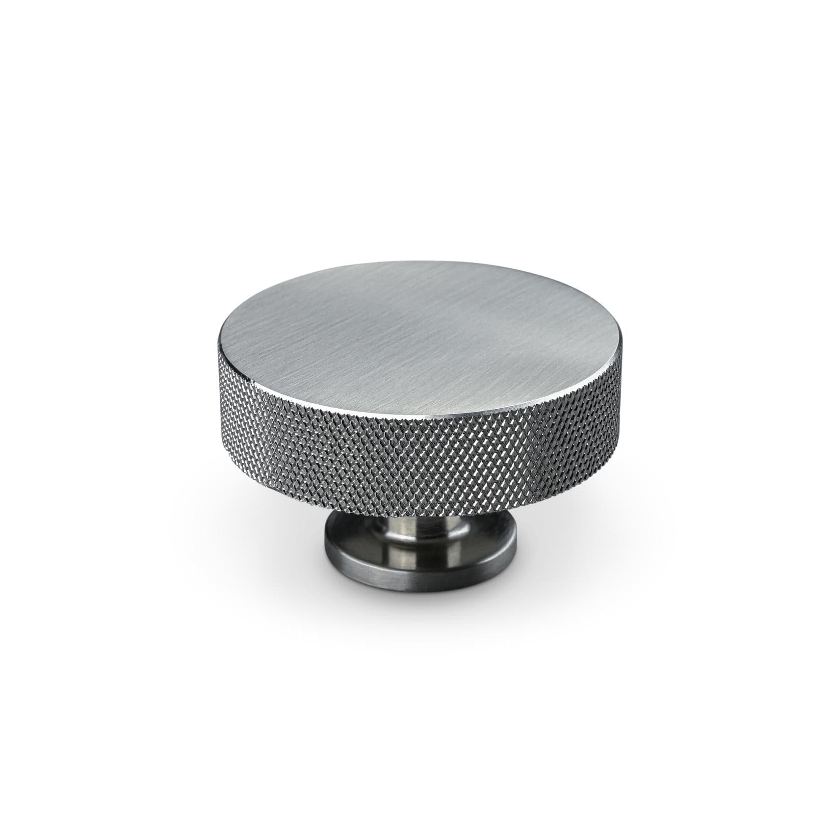 Sassari Cross | Knop i Mat Rustfrit Stål Ø 50 mm x D 30 mm Theofils FINICC