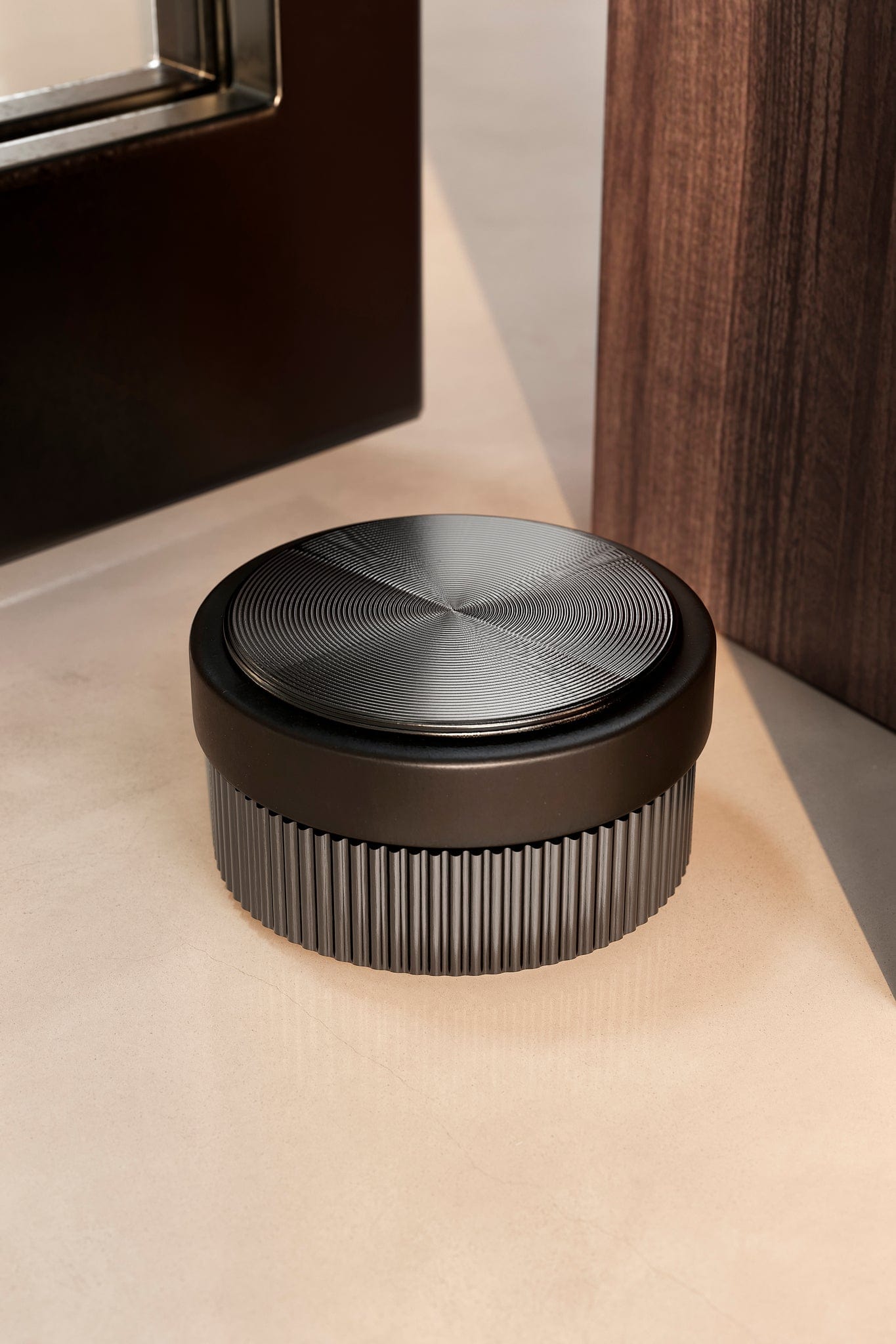 Brooklyn Floor | Dørstopper i Mat Antracit Grå Ø 62 mm x H 33 mm Viefe VF-8021059L33 FINICC