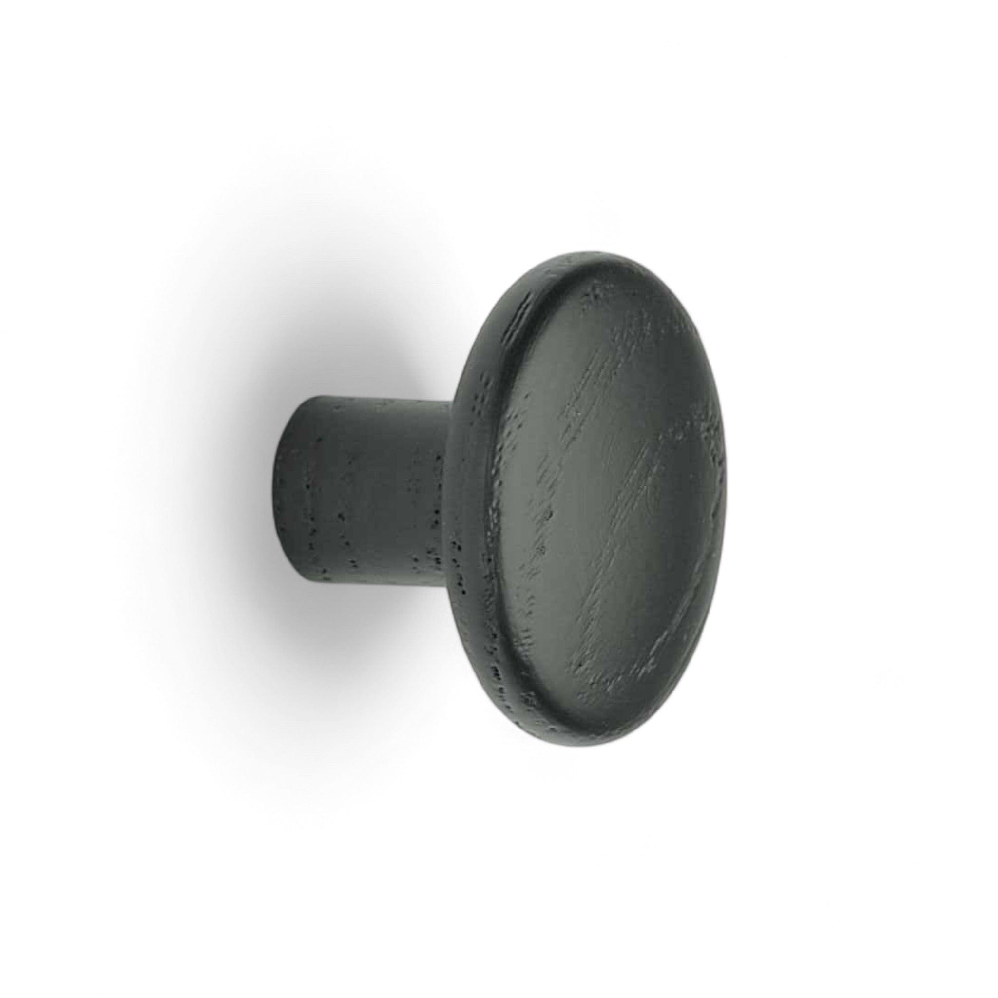 Brutus | Knage i Sortbejdset Træ Ø 32 mm x D 25 mm Vonsild VS-106220032-994-KN FINICC