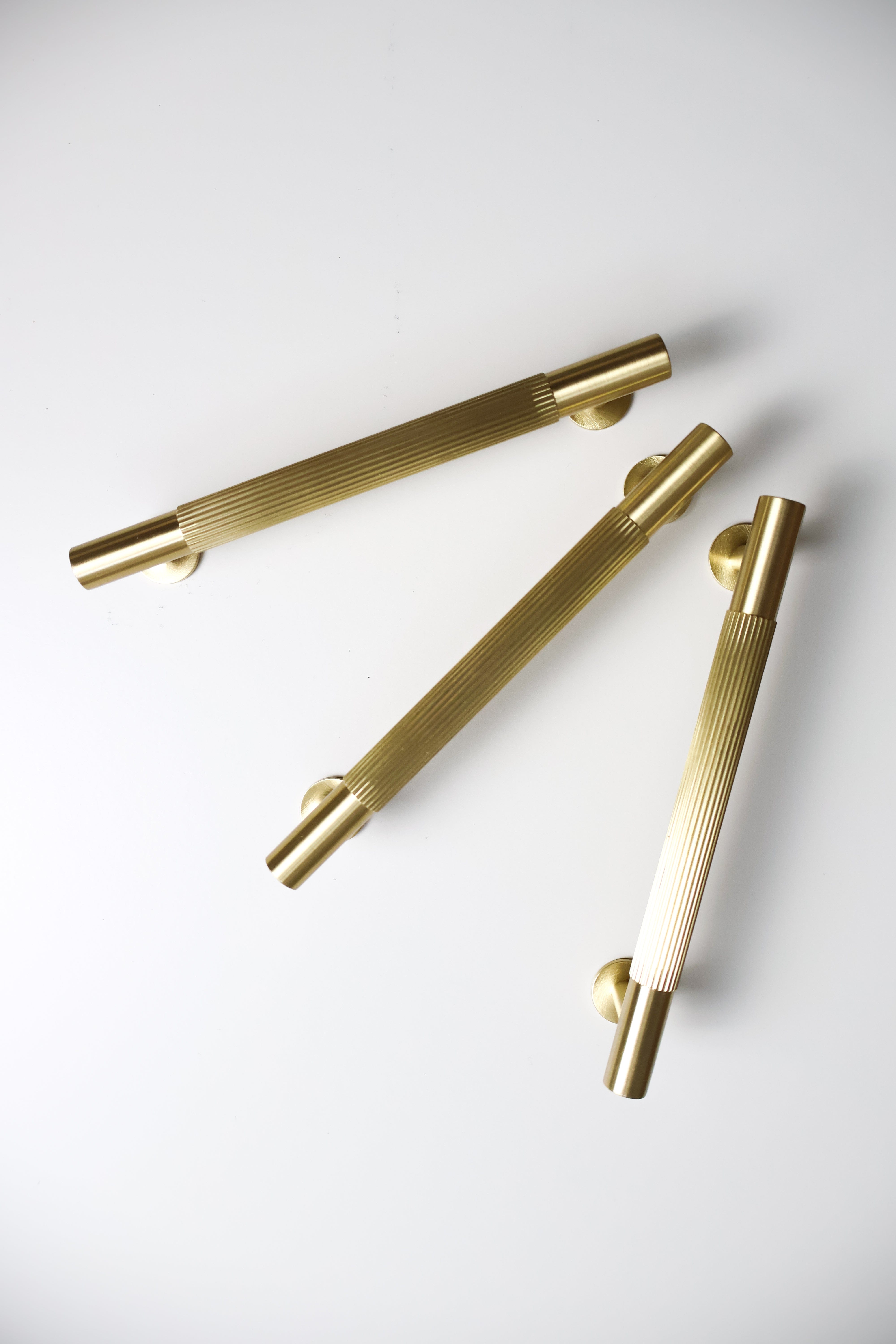 CB Lines | Greb i Børstet Messing med Lak Carlisle Brass FINICC