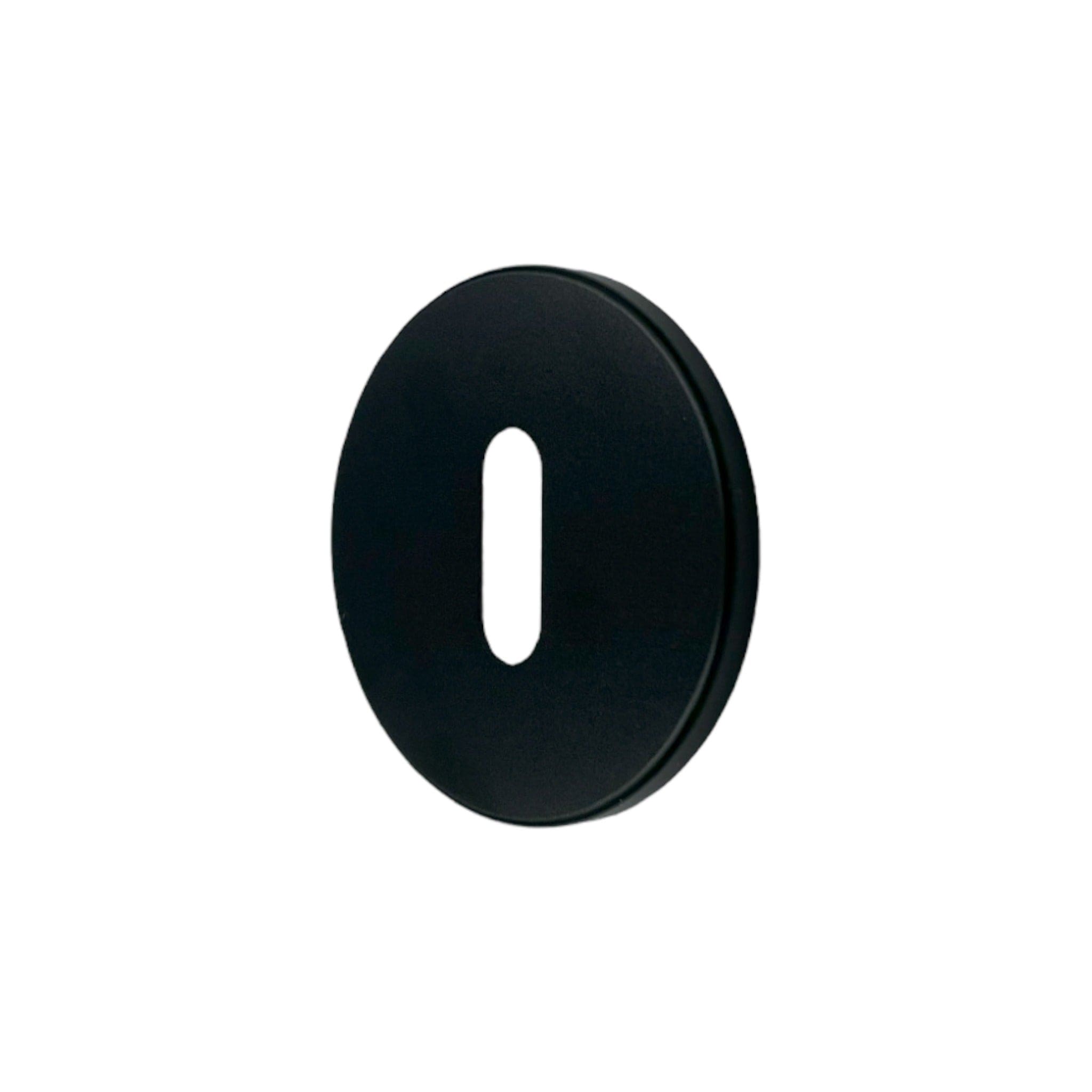 Cross Oval | Nøgleskilt i Sort Ø 51 mm (C/C: 27 mm) Buster + Punch FINICC
