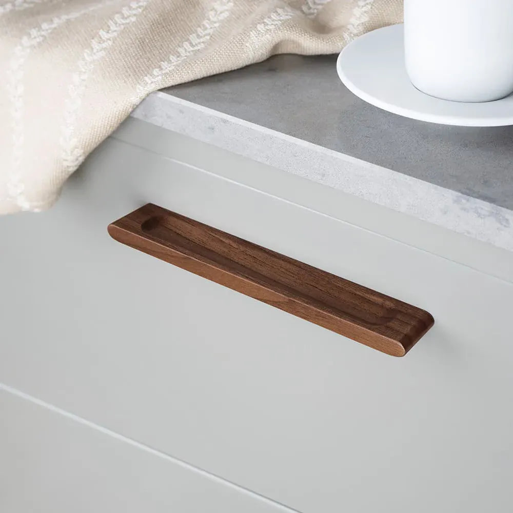 Dalen | Greb i Valnød Beslag Design FINICC