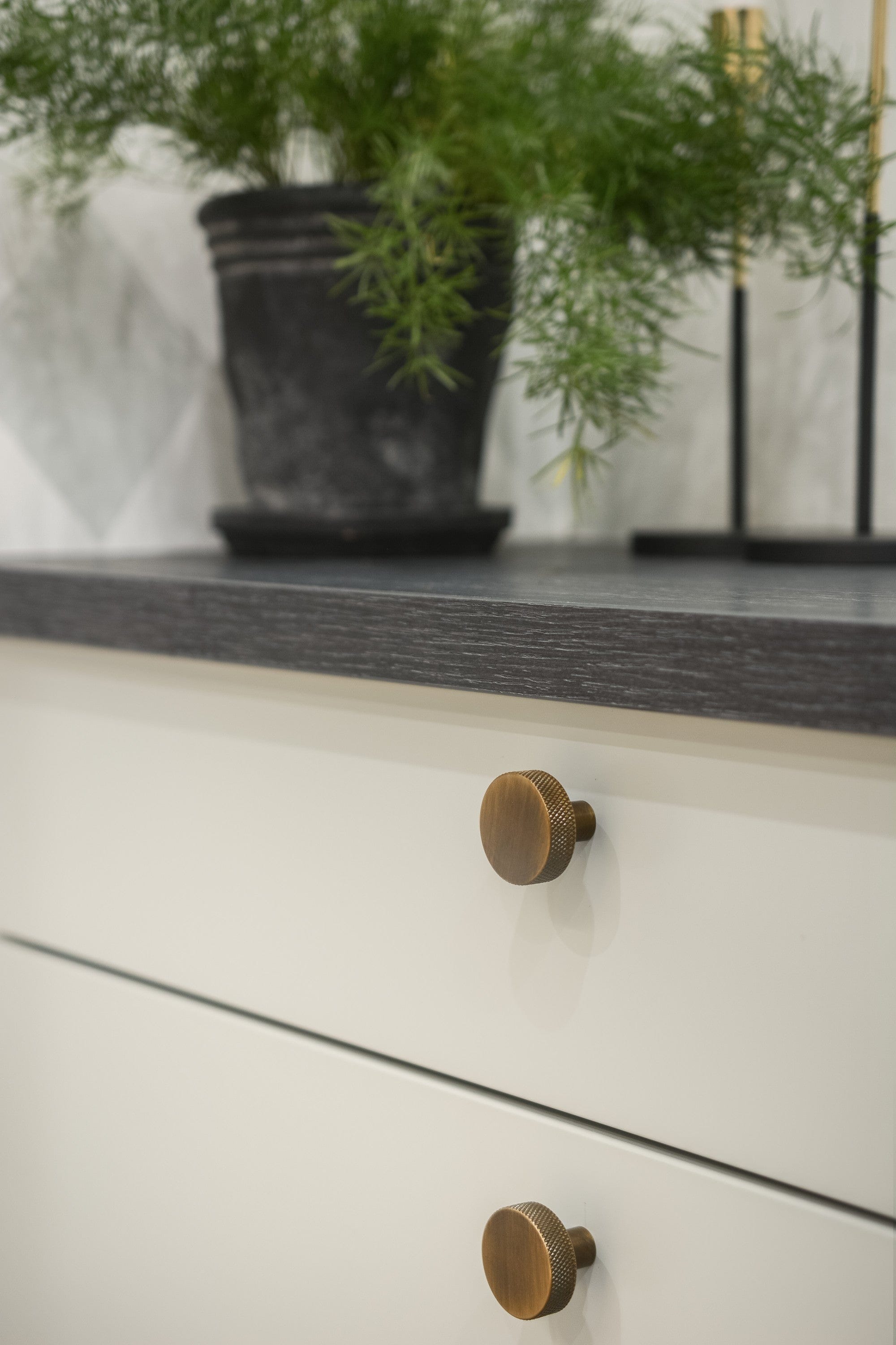 Flat | Knop i Dark Bronze Beslag Design FINICC