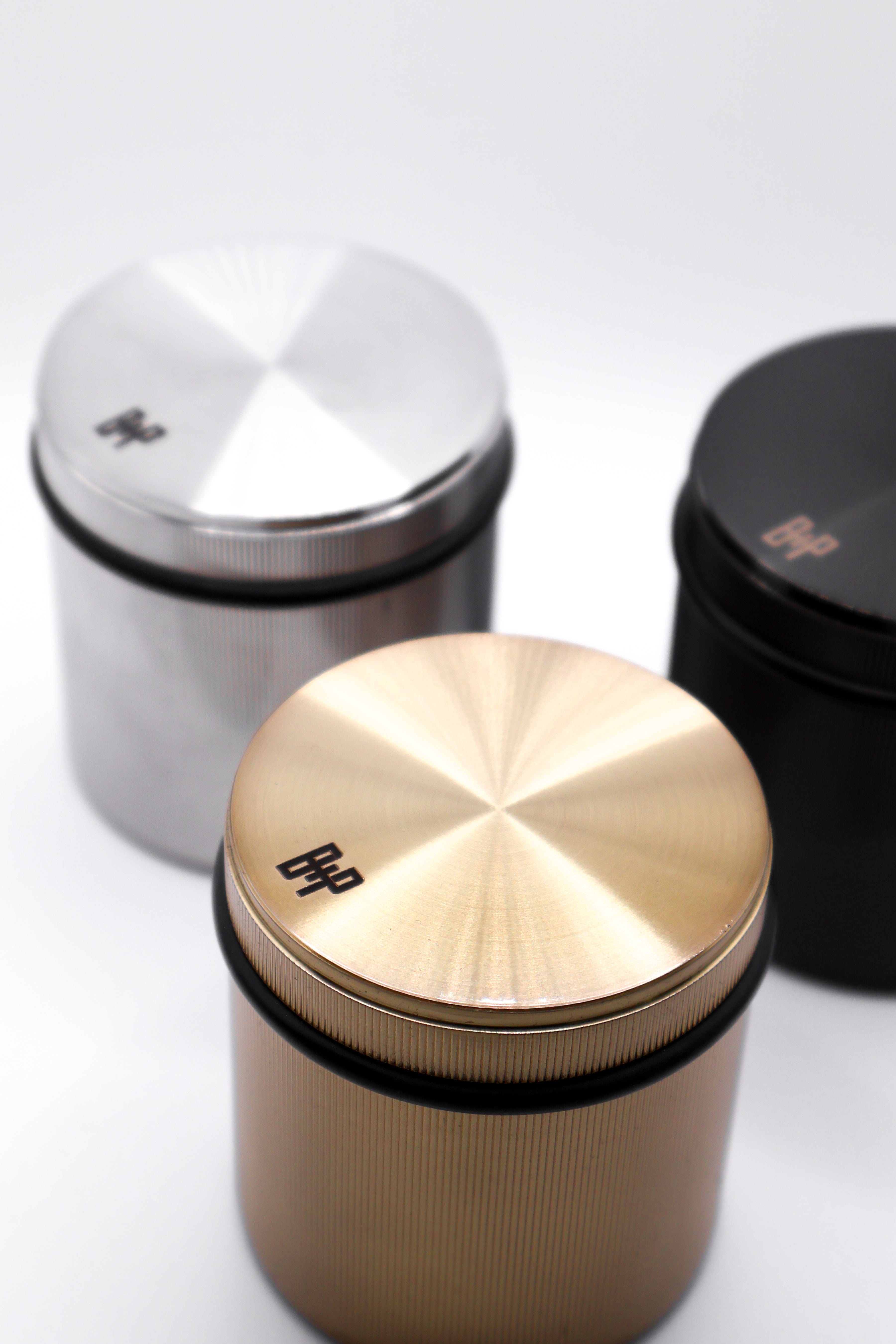 Fritstående dørstopper i linjeret mønster, gun metal Buster + Punch BP-UDS-351544 FINICC