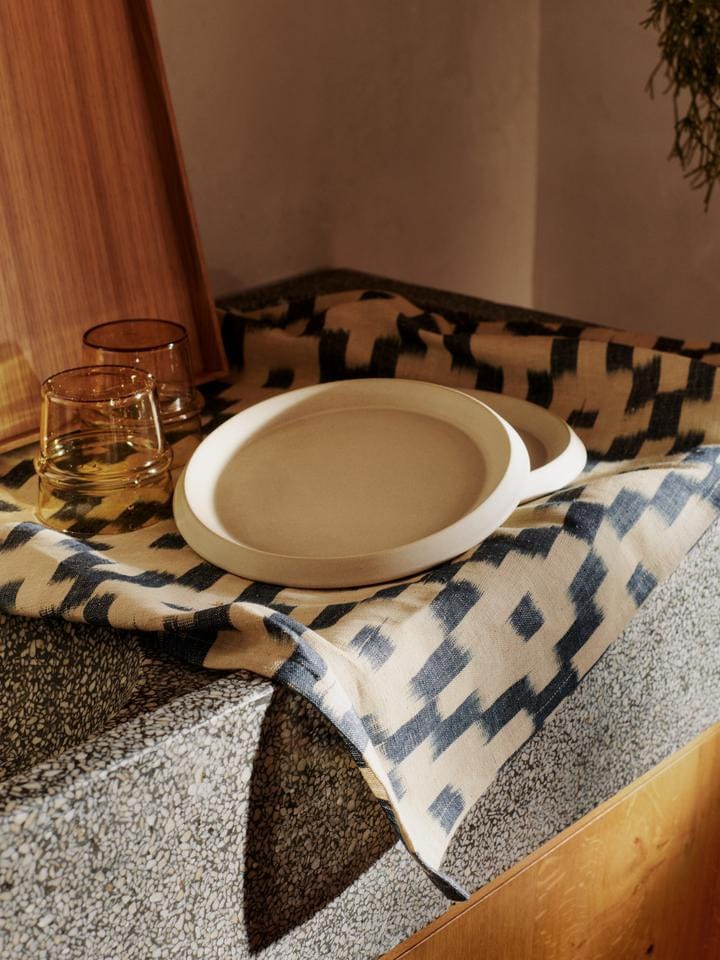 Ikat | Viskestykke i Ink Blue/Off-white L 70 cm x B 50 cm ferm LIVING FL-1104270944 FINICC