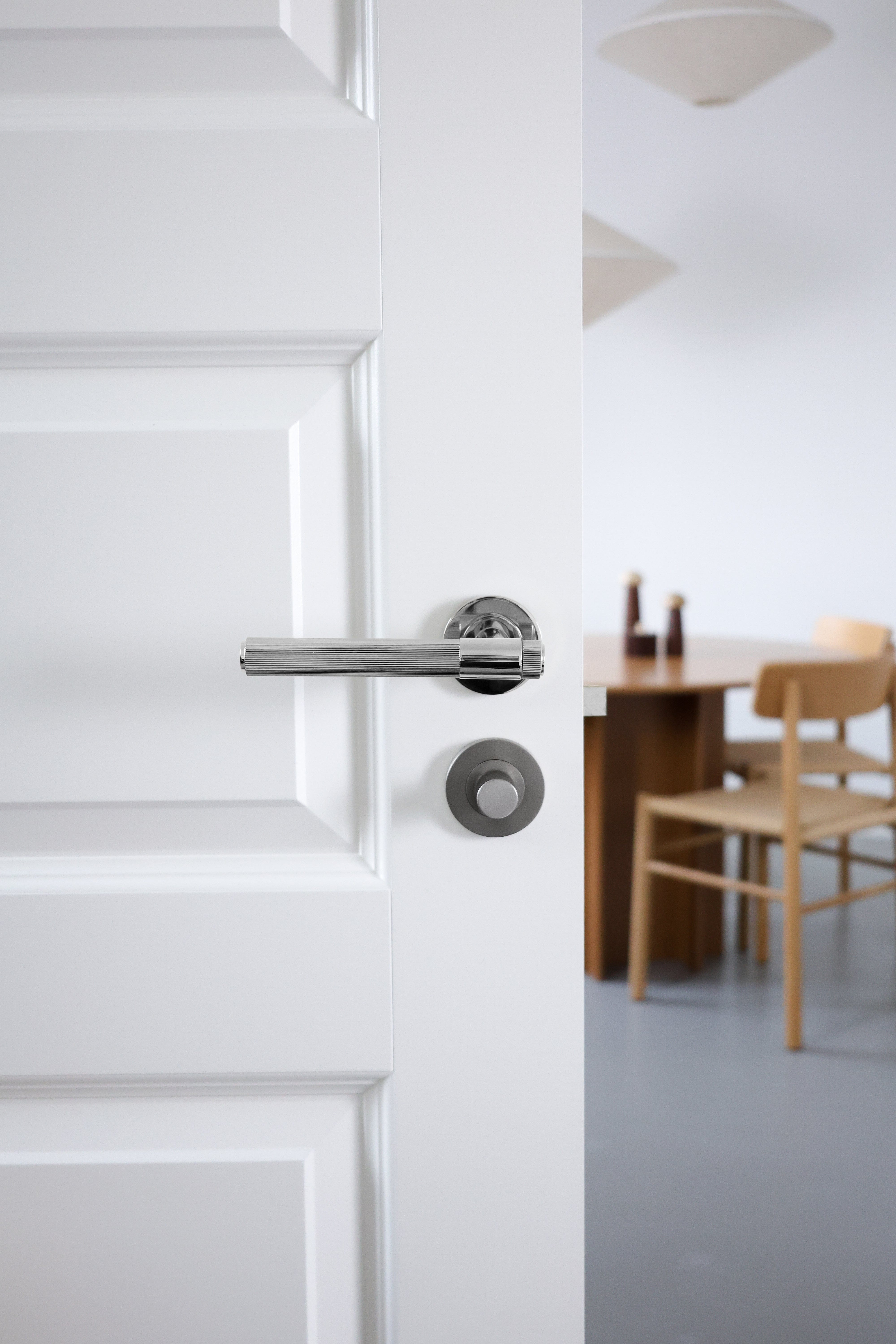 Kingston Reeded | Dørhåndtag i Blank Nikkel Alexander & Wilks AW242PNPVD-SET FINICC