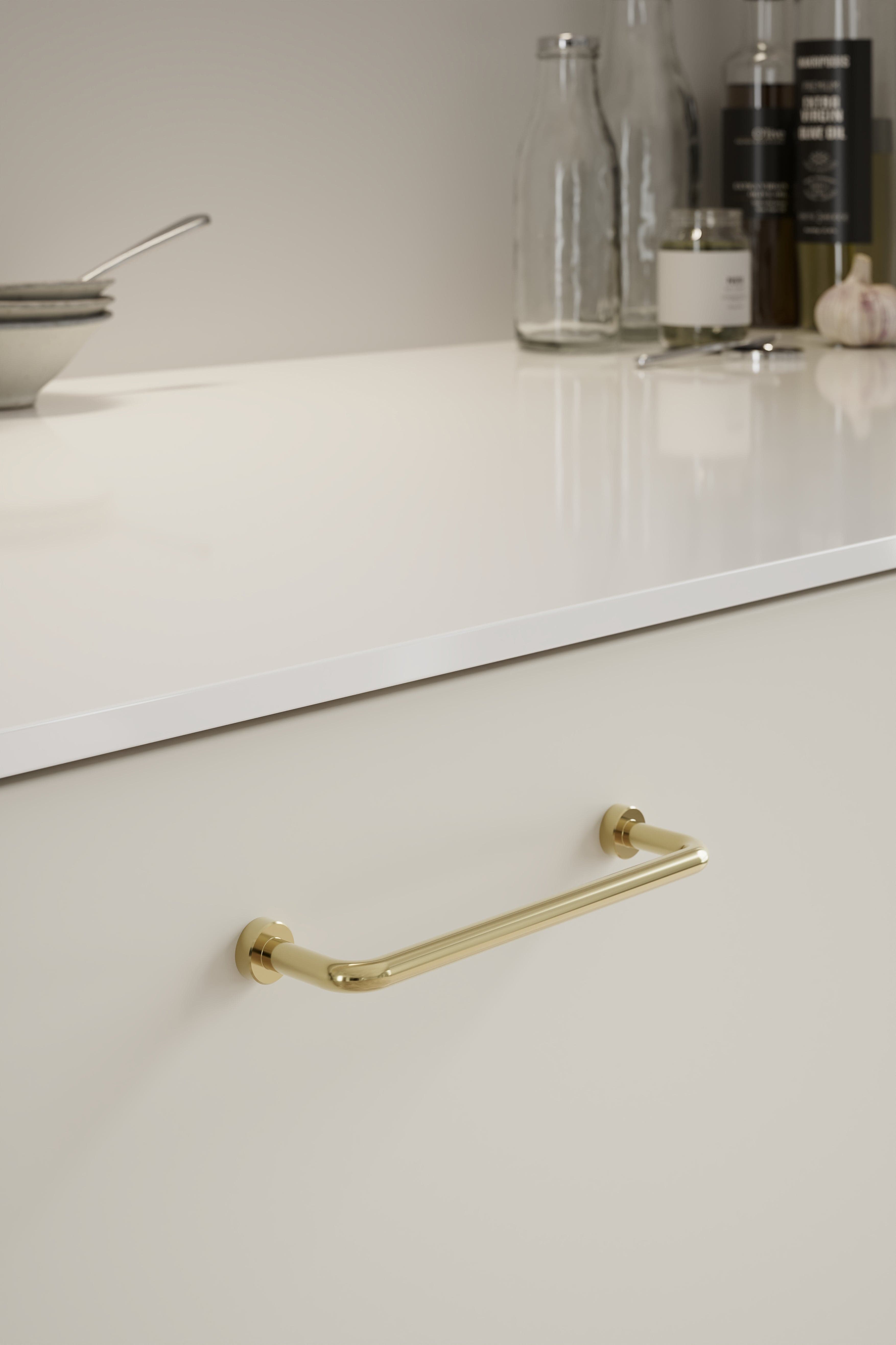 Lounge | Greb i Poleret Messing med Lak Furnipart FINICC