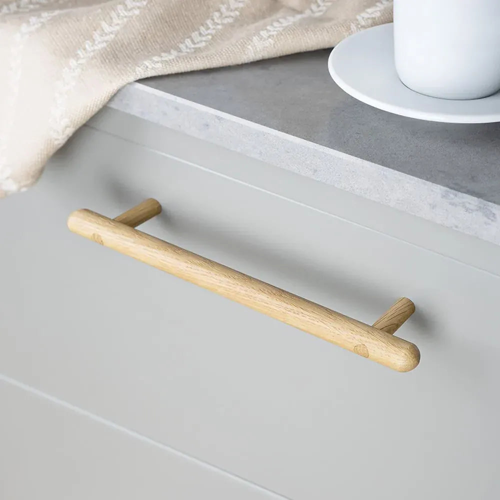 Lunden | Greb i Lakeret Eg L 210 mm (C/C 160 mm) Beslag Design BD-255700-11 FINICC