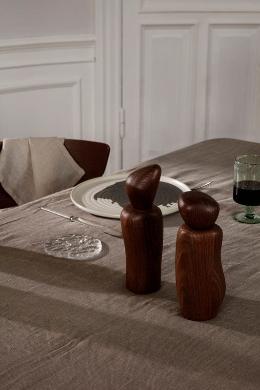 Pebble | Salt- eller Peberkværn i Mørk Ask Ø 58 mm x H 188 mm ferm LIVING FL-1104266195 FINICC