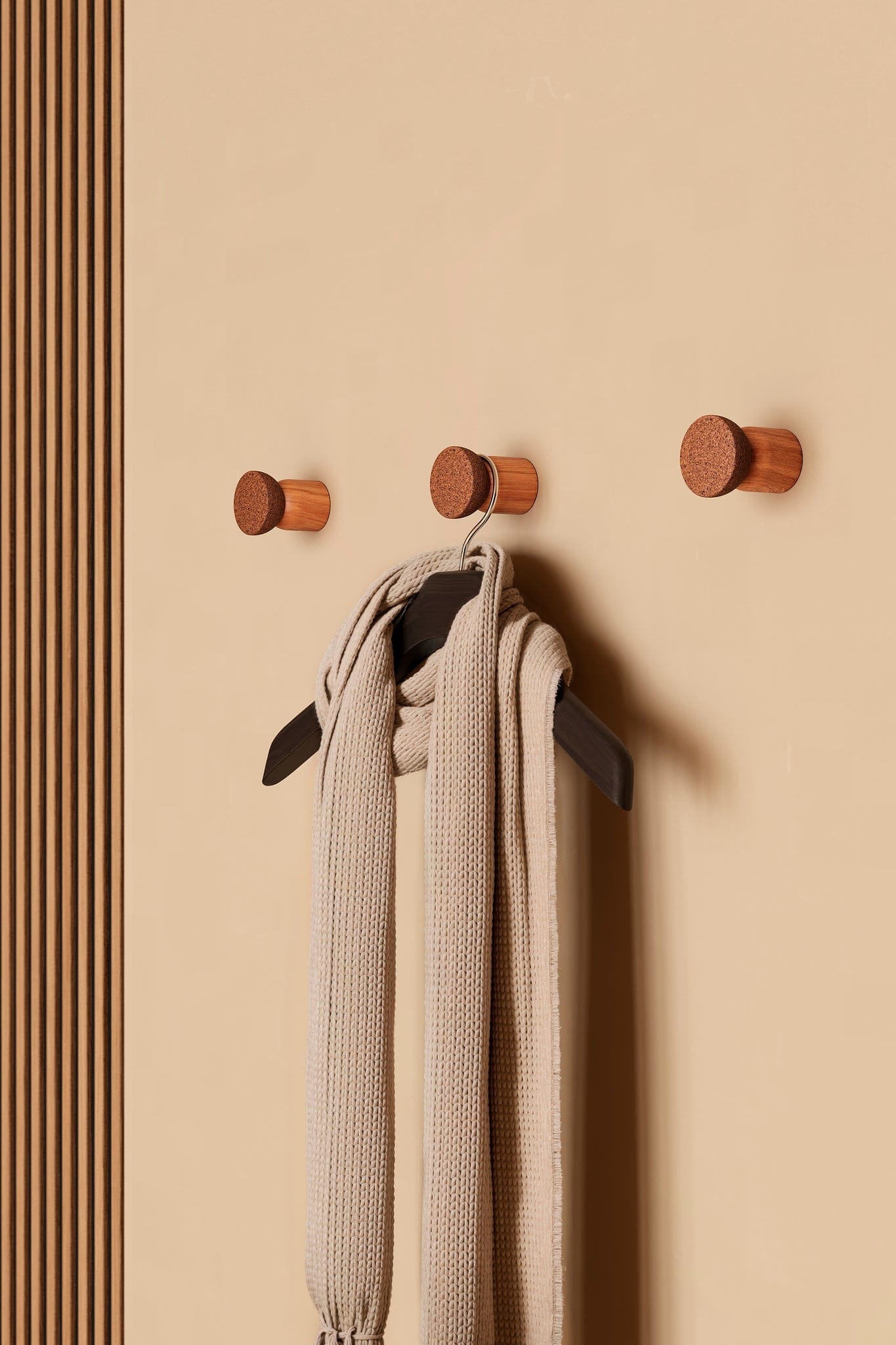 Piece | Knage i Lakeret Eg/Kork Ø 38 mm x D 64 mm Viefe VF-7042038N1600 FINICC