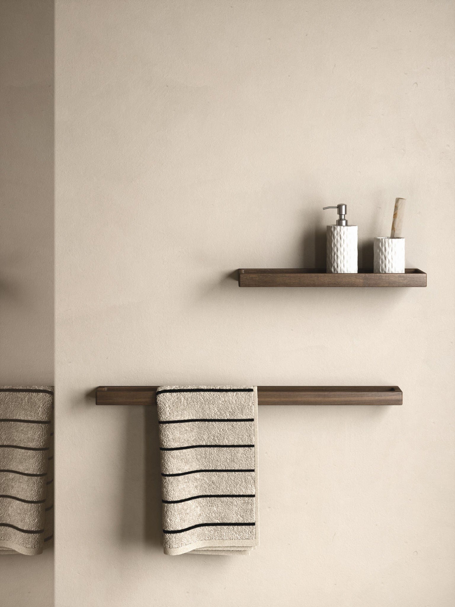 Towel Rack Single | Håndklædeholder i Mørk Ask Andersen Furniture AF-4-218025 FINICC